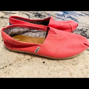Size 8.5 Pink Toms